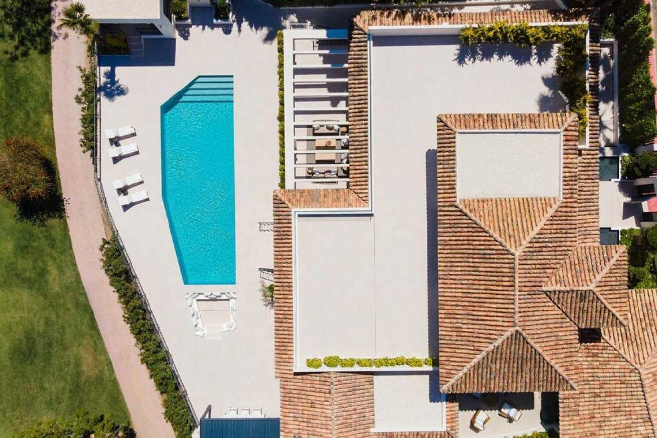 Mercedes - Luxury 5-bedroom In Brisas, Villa