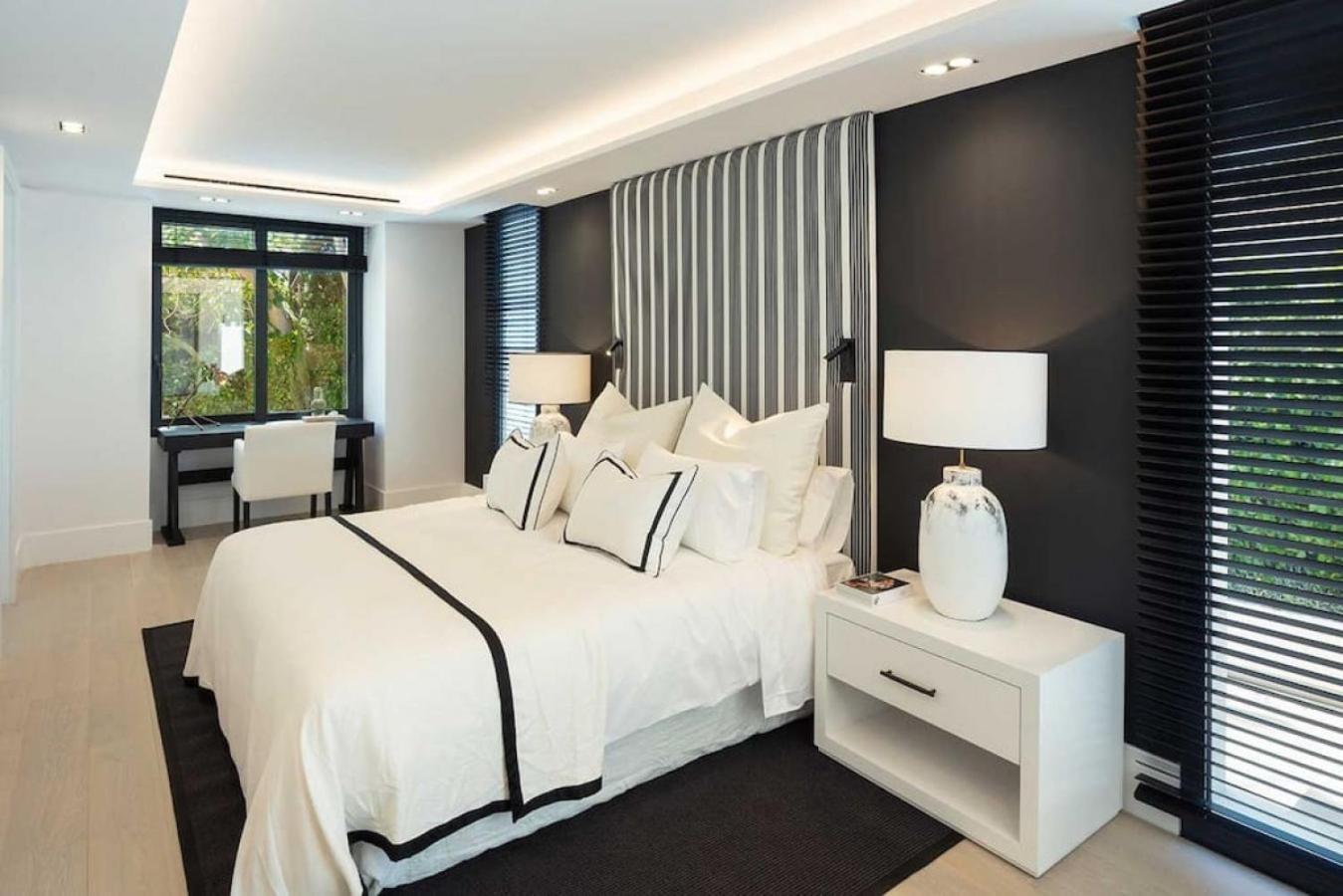 Mercedes - Luxury 5-bedroom In Brisas, Marbella