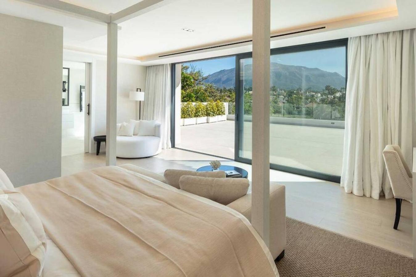 Villa Mercedes - Luxury 5-bedroom In Brisas, *
