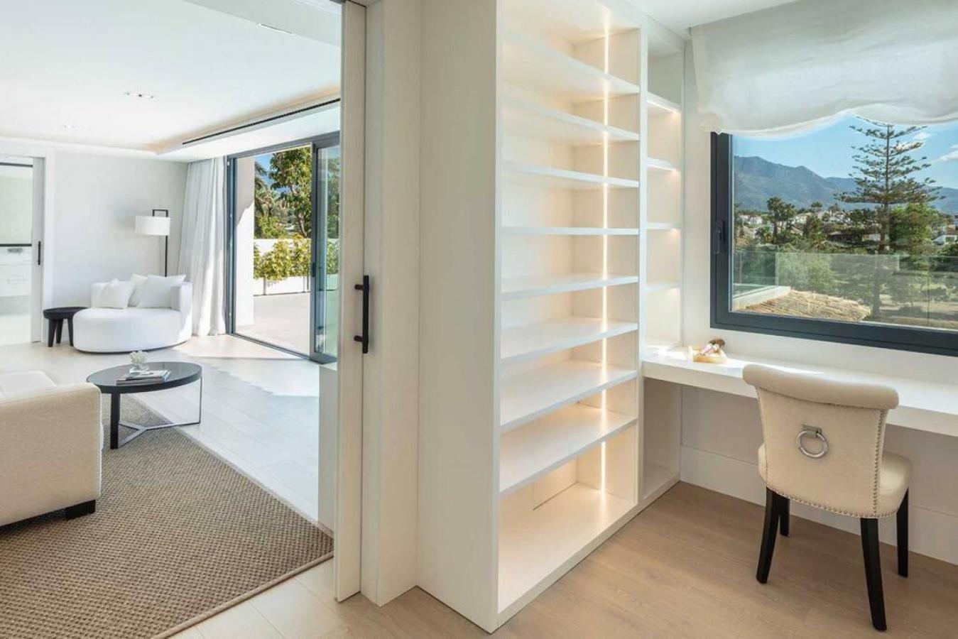 Mercedes - Luxury 5-bedroom In Brisas, Marbella