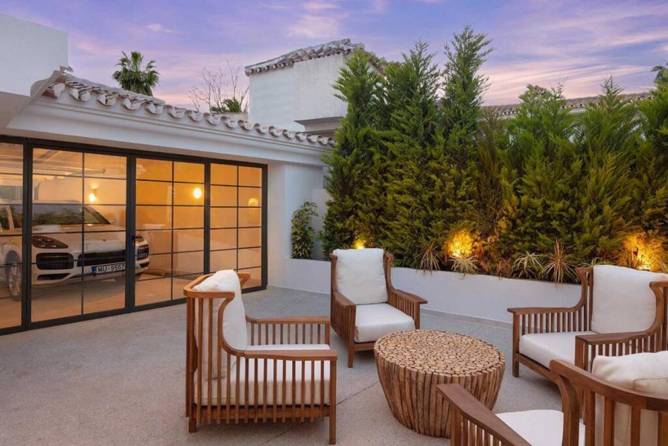 Mercedes - Luxury 5-bedroom In Brisas, *