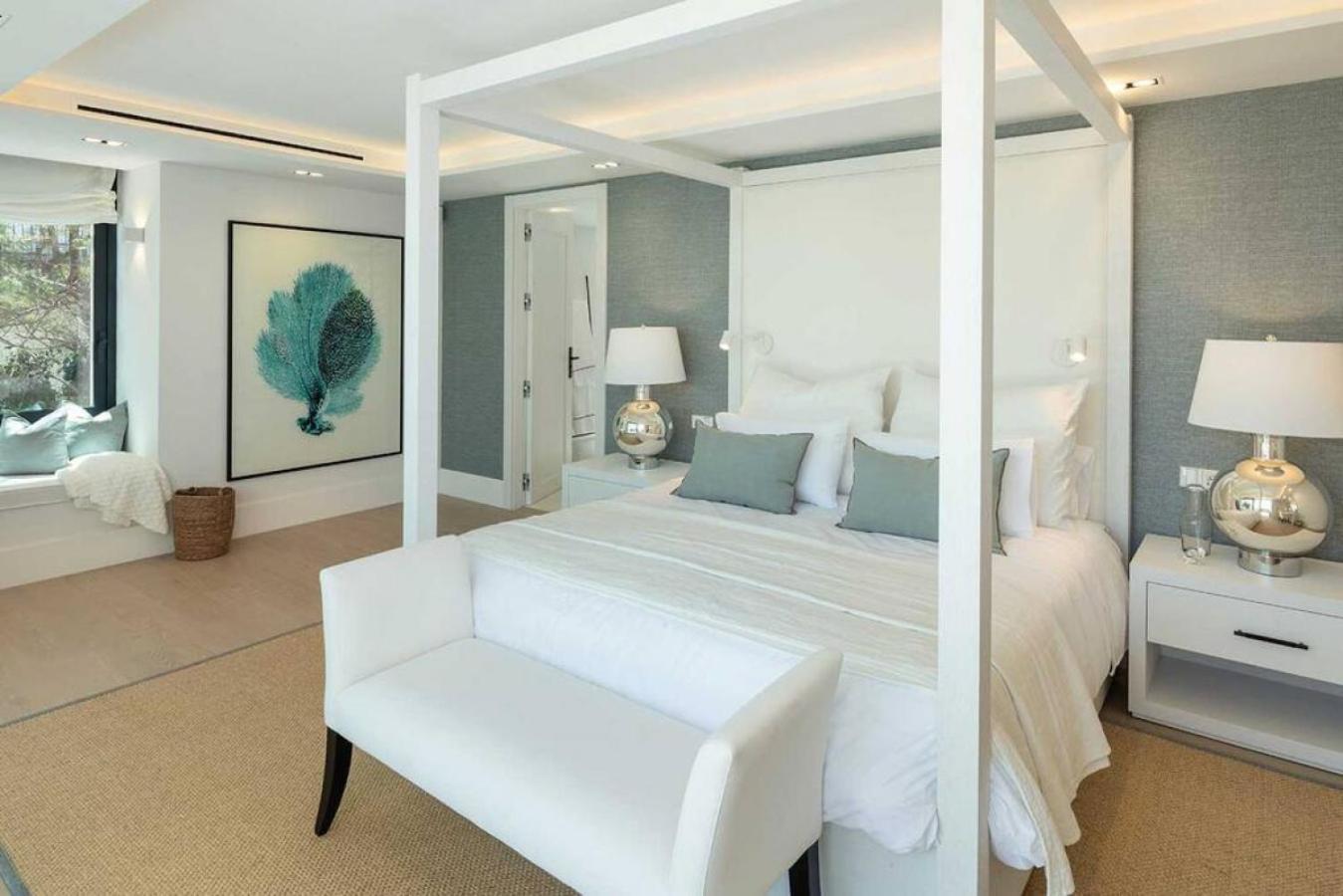 Mercedes - Luxury 5-bedroom In Brisas, * Marbella